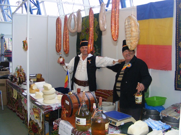 Târg de produse tradiționale la Timișoara, într-o piață istorică din oraș