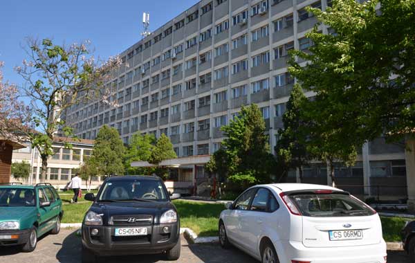 Un pacient s-a aruncat de la etajul 3 al Spitalului Municipal de Urgenţă Caransebeş