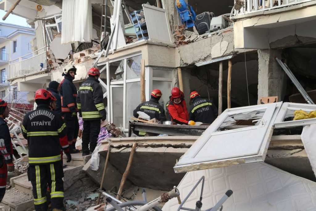 (VIDEO) 21 morți și 1000 de răniți.Bilanțul victimelor cutremurului din Turcia