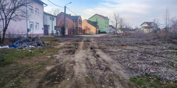 Aruncați în noroi! Locuitorii de pe mai multe străzi din Lugoj plâng după asfalt