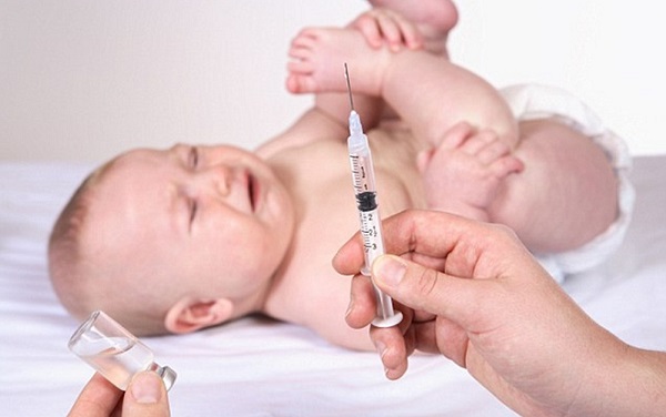 Vaccinarea copiilor ar putea deveni obligatorie! Părinţii riscă şi până la zece mii de lei amendă