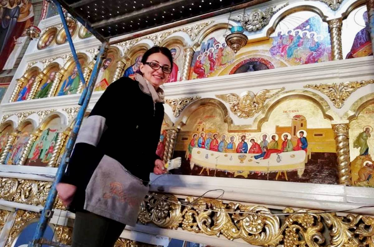 Artista care pictează în bisericile din Banat. “Cea mai mare satisfacție o am când văd bucuria din ochii oamenilor care privesc ceea ce am realizat”