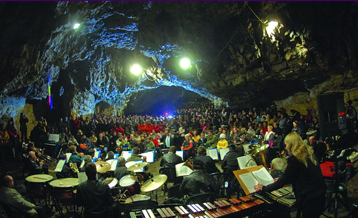 Povestea peșterii din Banat în care are loc unul dintre cele mai faimoase concerte din toată Europa
