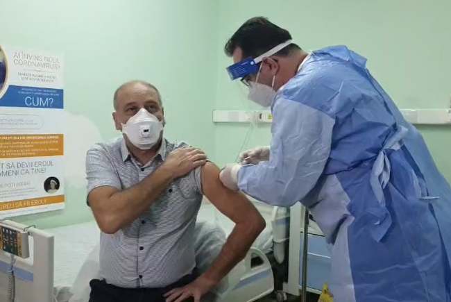 [VIDEO] A început vaccinarea cadrelor medicale împotriva Covid-19 și la Spitalul „Victor Babeș” din Timișoara.