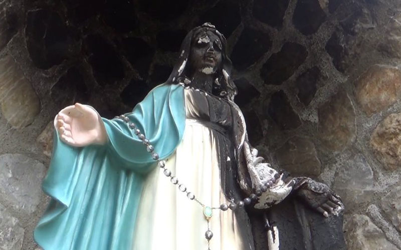 O statuie a Fecioarei Maria a fost incendiată, în vestul țării.