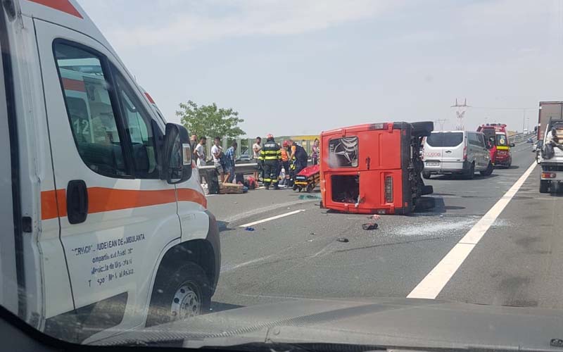 [FOTO] Accident cu nouă persoane rănite pe A1, in zona localității Topolovățu Mare.