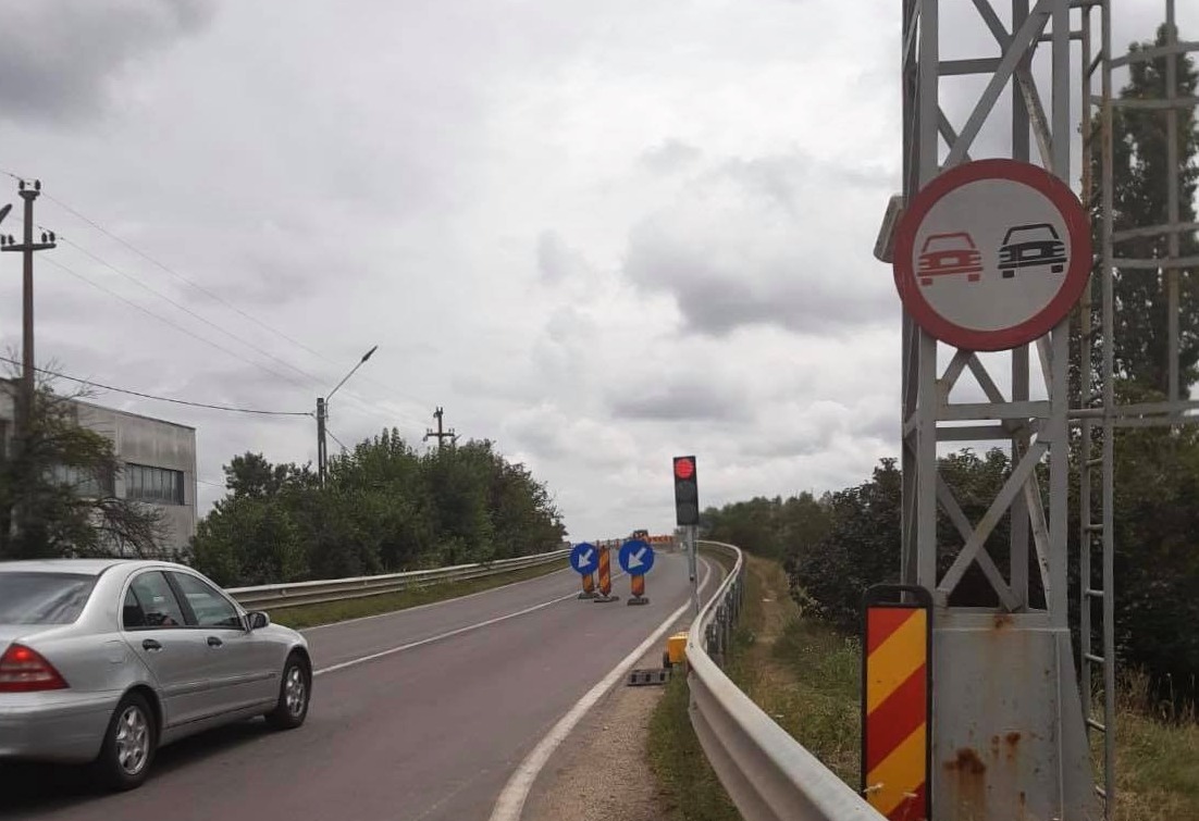 Circulație îmgreunată la ieșire din Șag spre Moravița se circulă dirijat.
