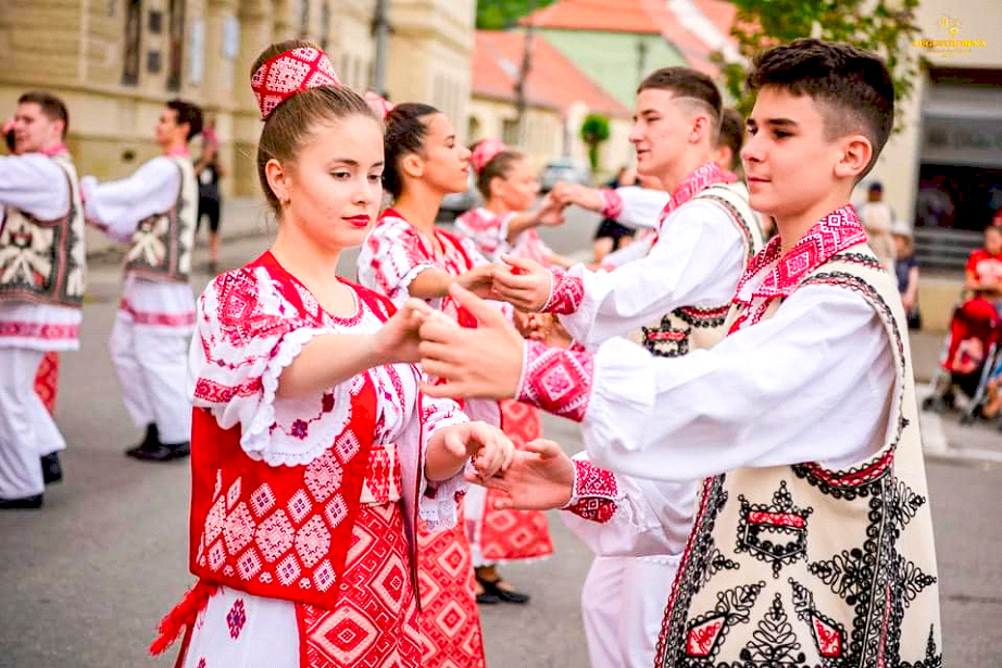 Ziua Națională a României! Spectacol deosebit cu Ansamblul Folcloric ”Lugojana” și soliști de renume din Banat
