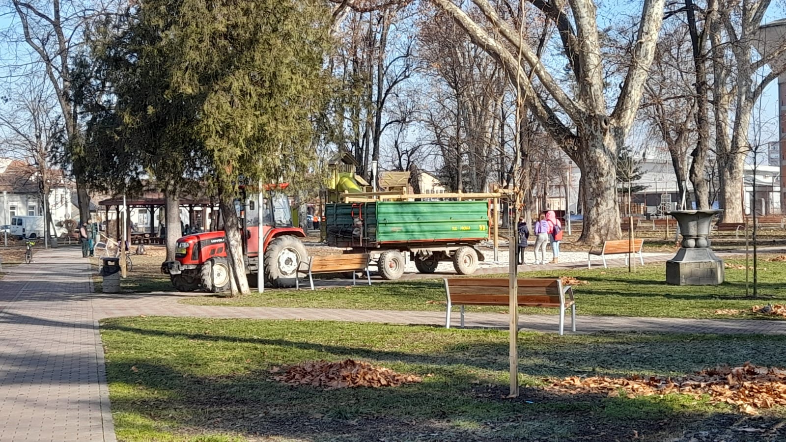 Parcurile din Lugoj se pregătesc de primăvară